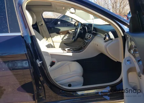 2015 Mercedes-Benz C 300 Luxury 4Matic из США, поврежденный, VIN 55SWF4KB8FU015031